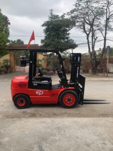 xe nâng dầu 3 tấn ep cpcd30t8