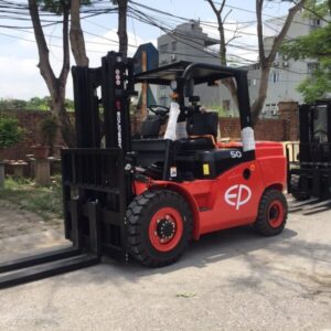 xe nâng dầu 5 tấn cpcd50t8