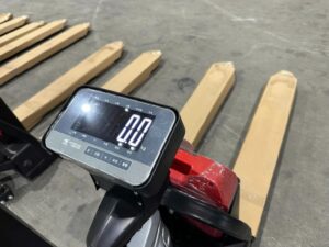 Xe nâng tay điện gắn cân điện tử jialift